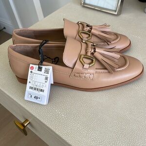 Zara women’s loafers, light beige, brand new, size 7.5